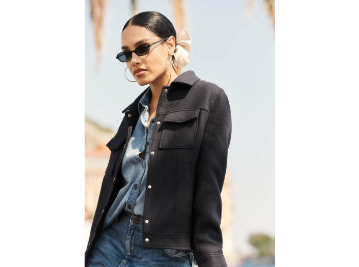 Manteau court en drap de laine