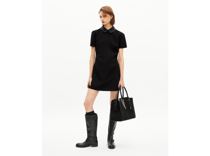 Robe courte col claudine en satin noire black