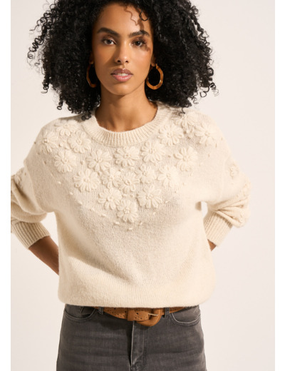 Pull orné de marguerites faites main