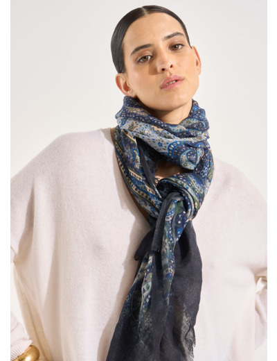 Foulard imprimé avec des nuances de bleu en laine