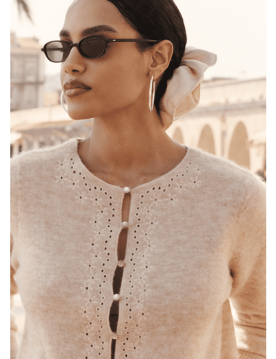 Gilet avec des boutons ronds et des manches longues