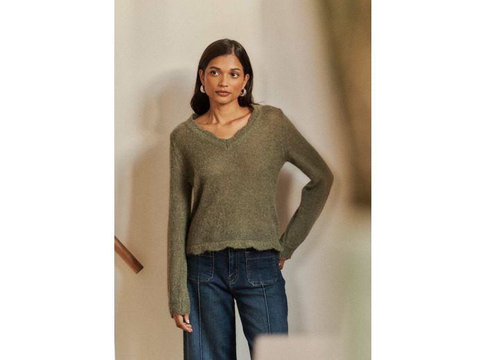 Pull col V détails crochet