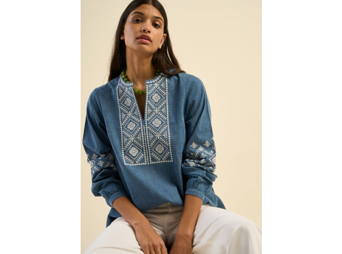 Top ample à col tunisien et broderies