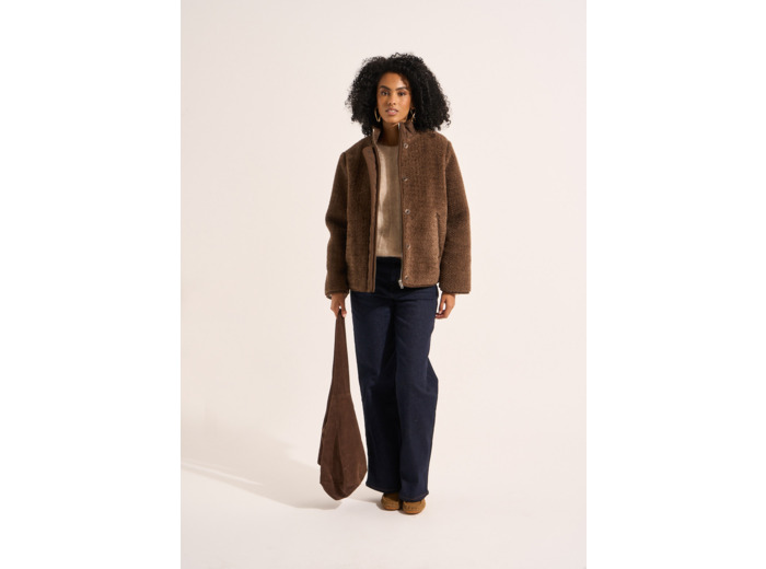 Veste courte en fausse fourrure et col matelassé