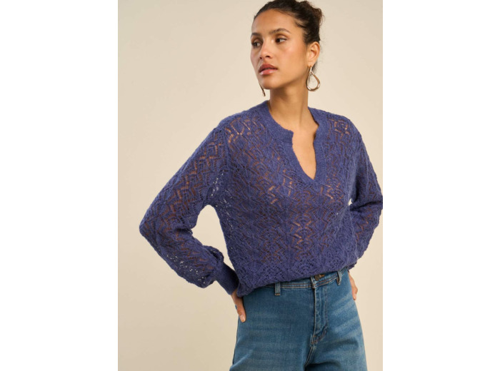 Pull droit à col tunisien et détails fantaisie