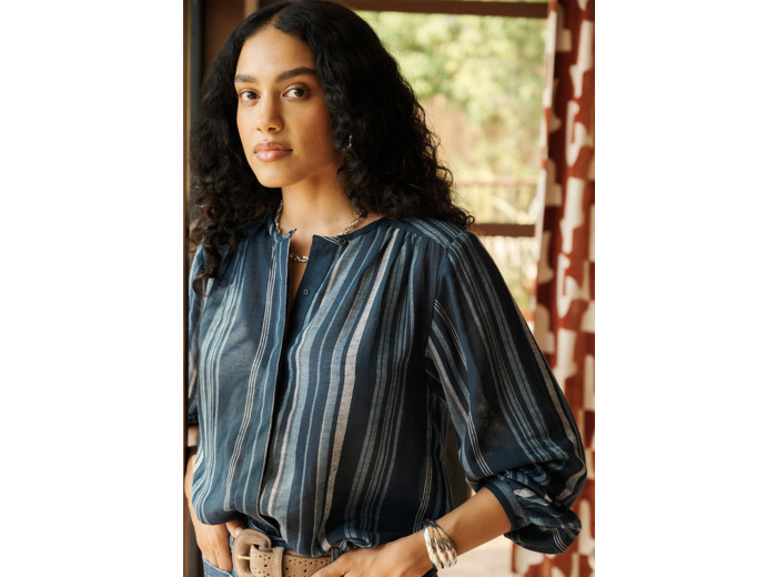 Chemise à rayures avec encolure ronde et manches longues