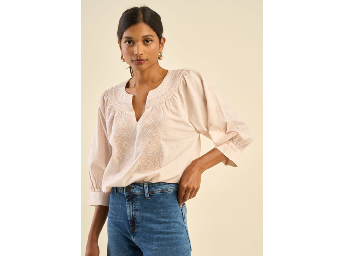 Blouse à manches 3/4 et détails brodés