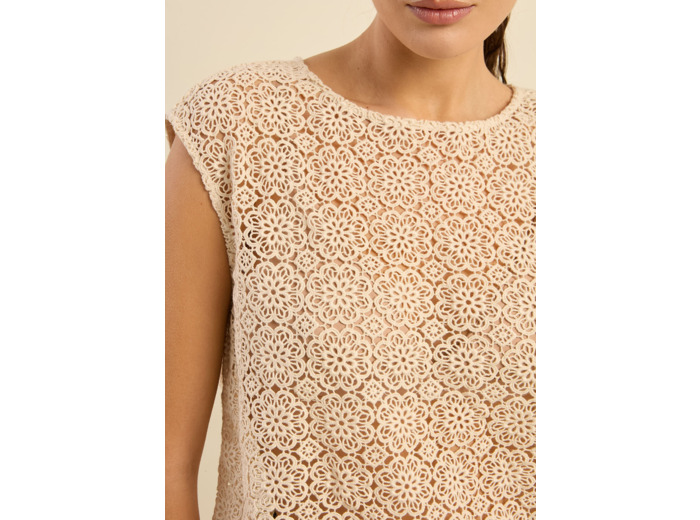 Top brodé avec ouverture dans le dos