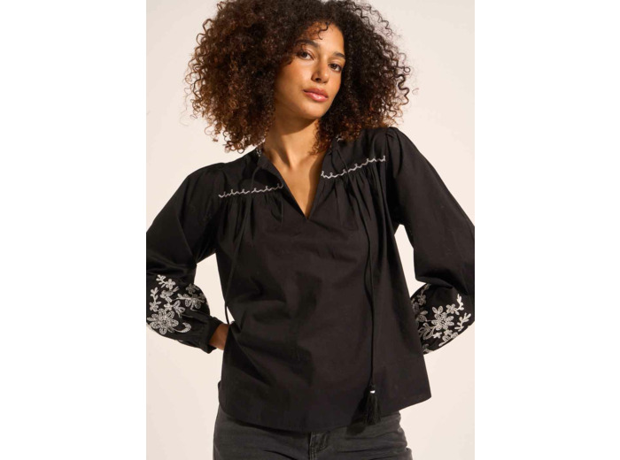 Blouse broderies contrastées