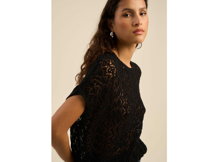 Pull ajouré à col rond et sans manches