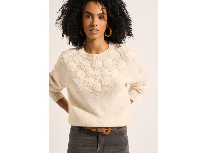 Pull orné de marguerites faites main