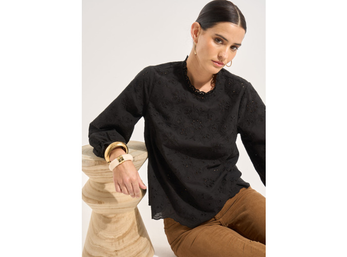 Blouse brodée col montant