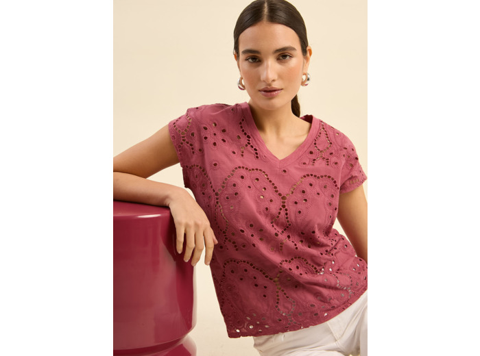 T-shirt en broderie anglaise col V