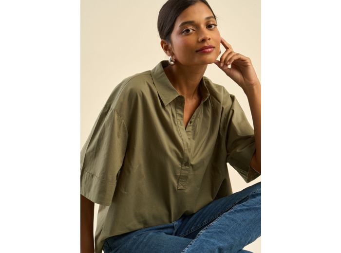 Top à col polo froncé et manches courtes