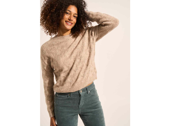 Pull col rond avec un jeu de points