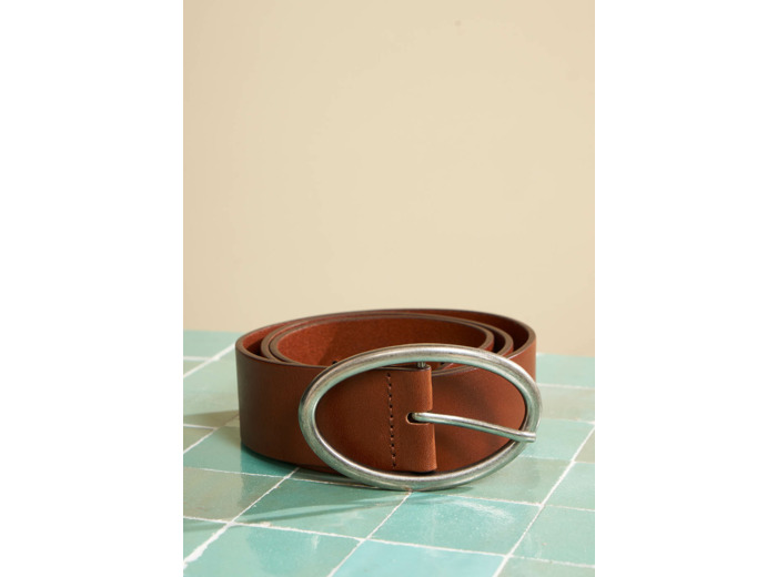 Ceinture à boucle argentée