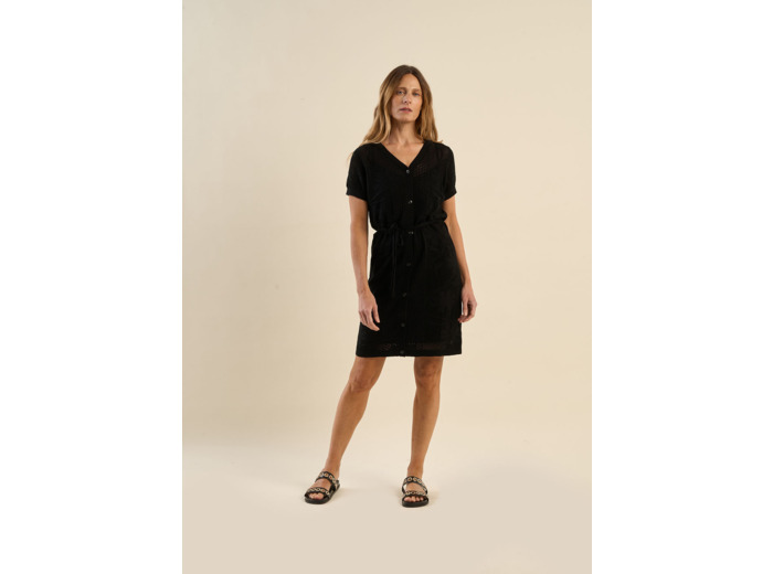 Robe courte en maille, boutonnée, ceinturée
