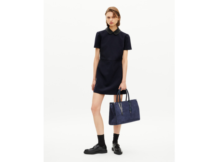 Robe courte col claudine en satin marine bleu