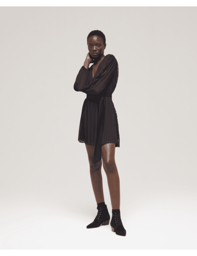 Robe courte a manches longues decollete v incruste de dentelles black